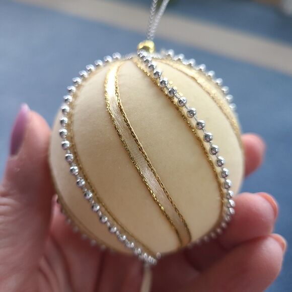 Vintage Avon Gift Collection 2001 Radiant Holiday Ornaments Ruby And Ivory - Picture 8 of 10